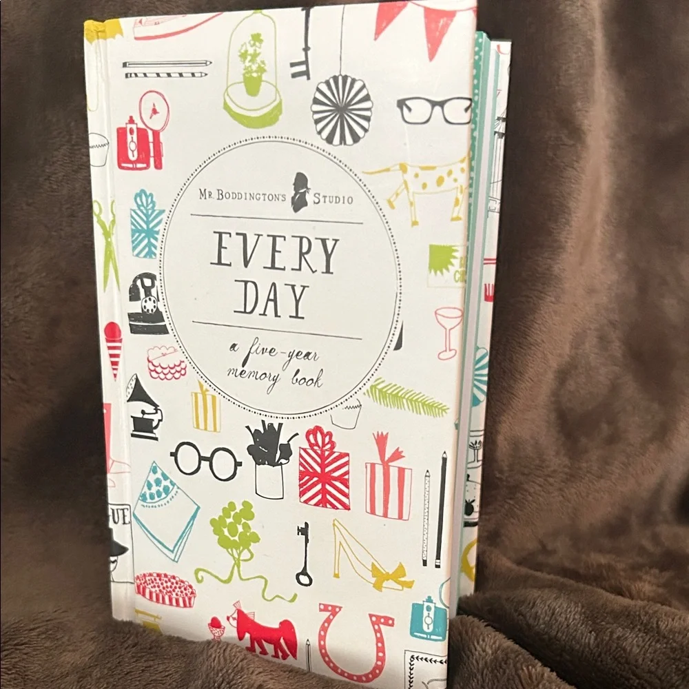 Five Year Memory Journal - Picture 1 of 4